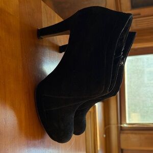 Clarks Genuine Leather Suede Black Heeled Ankle Boots